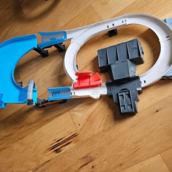 Disney Pixar Cars Rusteze Double Circuit Speedway Playset - Picture 3 of 3